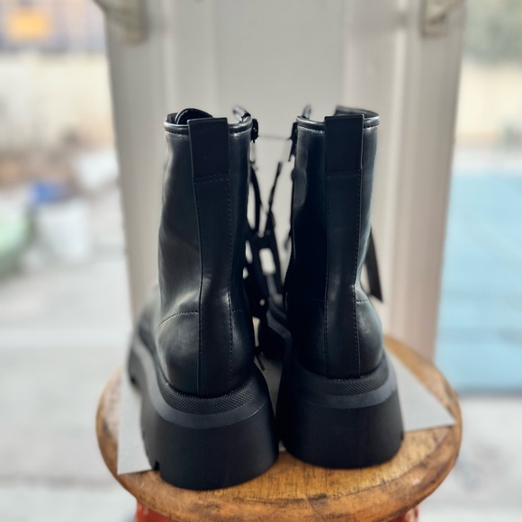 No Boundaries Women's Size 6 Black Lug Sole Combat Boots Side Zip Memory Foam - Picture 5 of 9